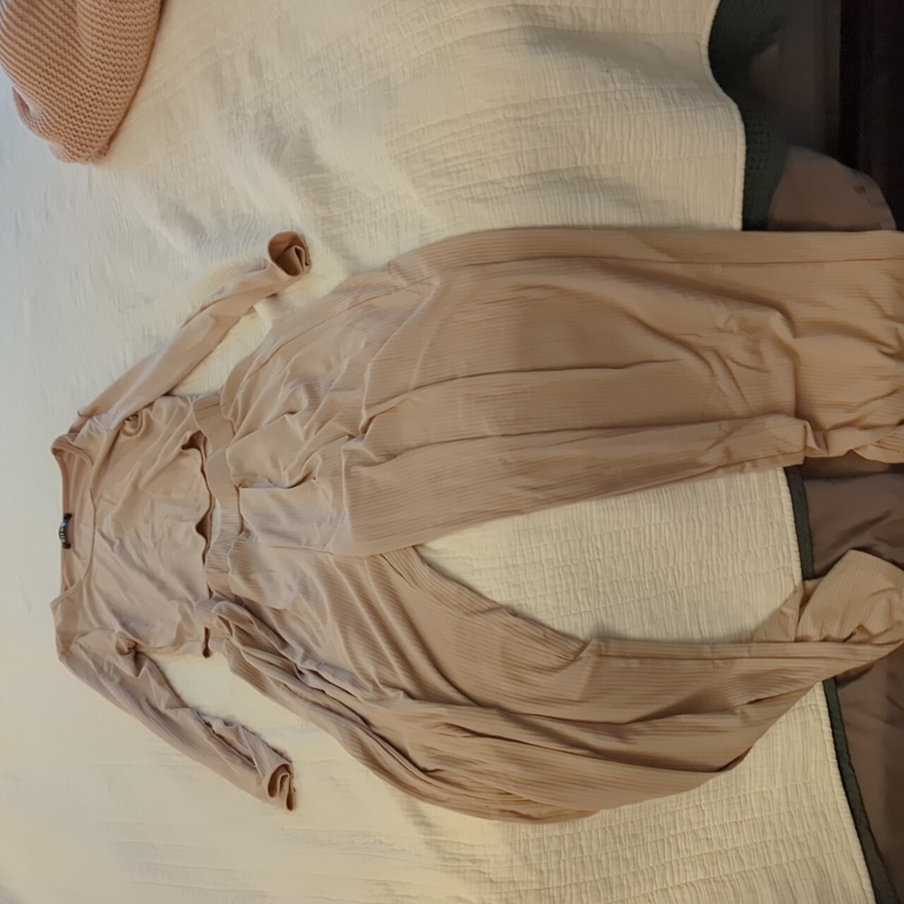 Matching set dark cream sz medium